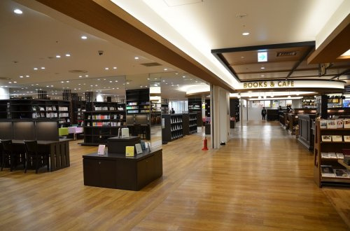 【図書館】大和市立中央林間図書館まで710ｍ