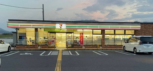 【コンビニエンスストア】セブンイレブン　五個荘日吉町店まで708ｍ