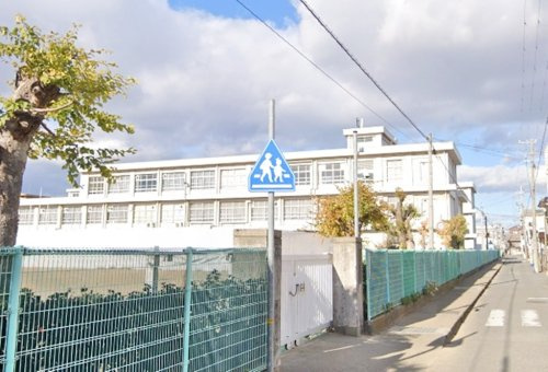 【小学校】姫路市立飾磨小学校まで687ｍ