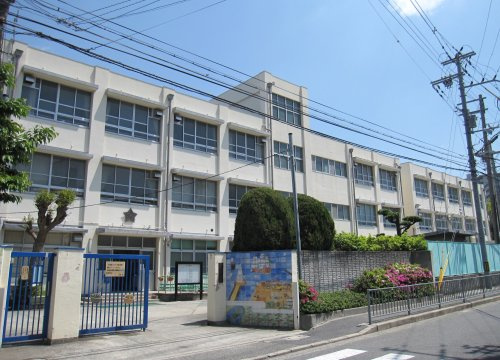 【小学校】市小学校まで648ｍ