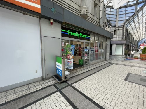 【コンビニエンスストア】ファミリーマート　アイランドセンター駅東店まで62ｍ