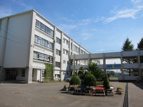 【中学校】茅ヶ崎市立鶴が台中学校まで720ｍ