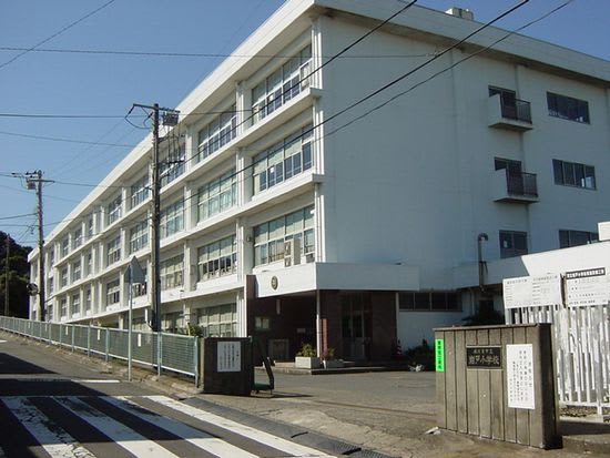【小学校】横須賀市立岩戸小学校まで354ｍ
