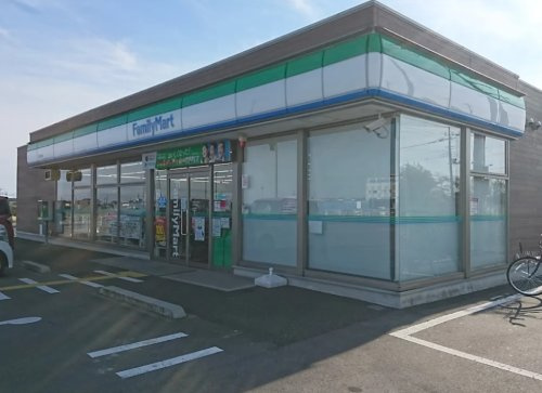 【コンビニエンスストア】ファミリーマート行田持田店まで960ｍ