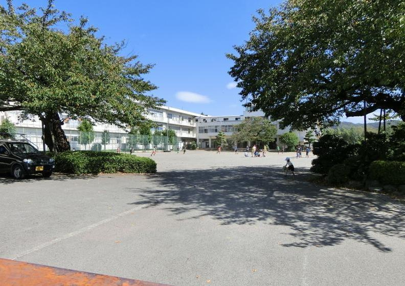 【小学校】伊勢原市立高部屋小学校まで2295ｍ