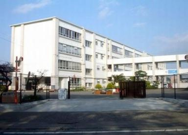 【中学校】茅ヶ崎市立鶴が台中学校まで556ｍ