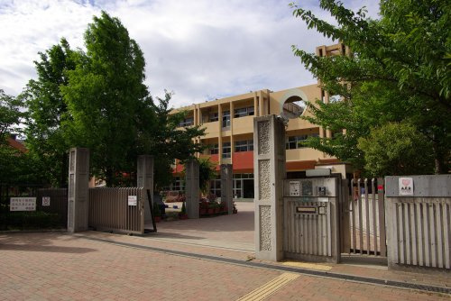 【小学校】西宮市立甲子園浜小学校まで699ｍ
