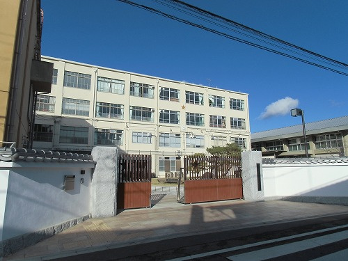 【小学校】京都市立鷹峯小学校まで800ｍ