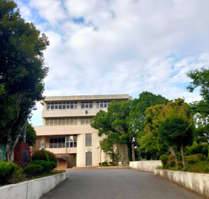【中学校】愛川東中学校まで848ｍ