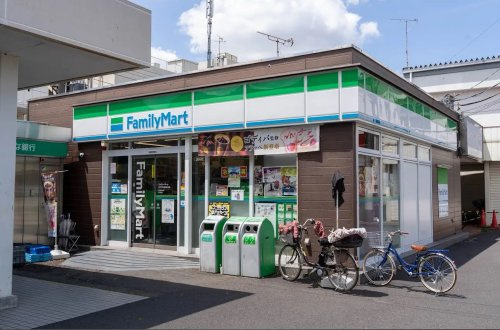 【コンビニエンスストア】ファミリーマート江戸川台駅東口店まで750ｍ