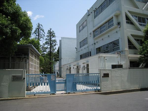 【小学校】新宿区立東戸山小学校まで561ｍ