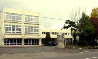 【小学校】美園小学校まで745ｍ