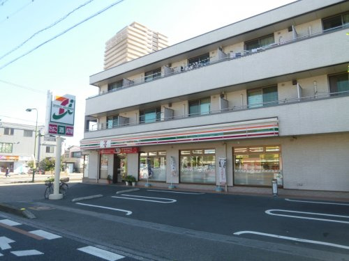 【コンビニエンスストア】セブンイレブン　北越谷駅東口店まで500ｍ
