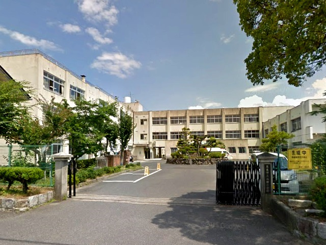 【小学校】栗東市立治田小学校まで1300ｍ