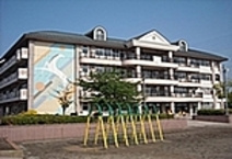 【小学校】越谷市立出羽小学校まで469ｍ