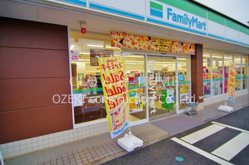 【コンビニエンスストア】ファミリーマート越谷谷中通り店まで584ｍ
