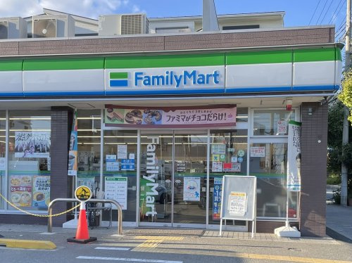 【コンビニエンスストア】ファミリーマート　灘大内店まで129ｍ