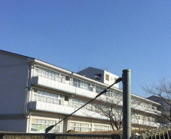 【中学校】龍ケ崎市立城ノ内中学校まで500ｍ