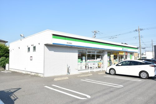 【コンビニエンスストア】ファミリーマート　春日部増富店まで830ｍ