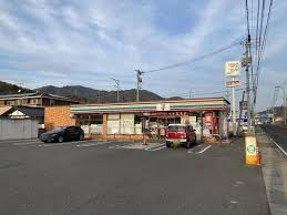 【コンビニエンスストア】セブンイレブン三入2丁目店まで922ｍ