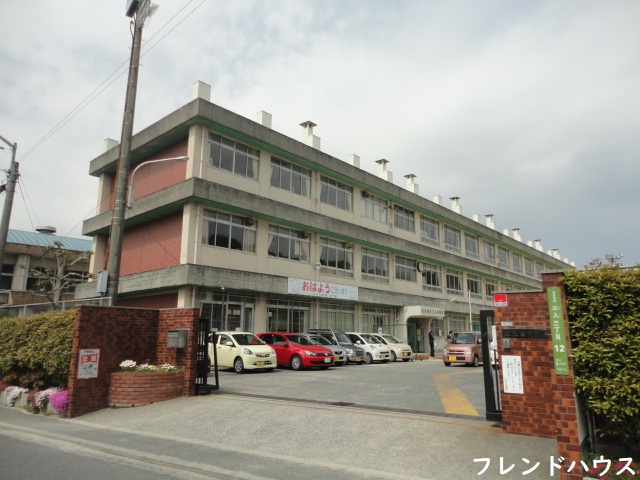 【小学校】三入小学校まで1316ｍ