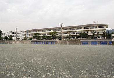 【中学校】大磯中学校まで956ｍ