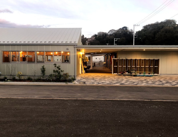 【保育園】カミヤト凸凹保育園まで385ｍ