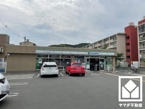 【コンビニエンスストア】ファミリーマート　伏見桃山東店まで836ｍ