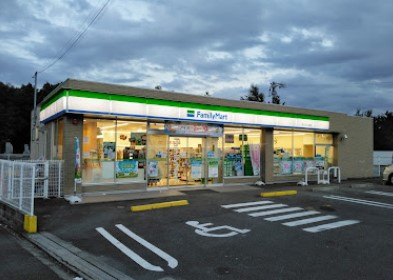 【コンビニエンスストア】ファミリーマート　祖父江五ツ屋店まで1417ｍ
