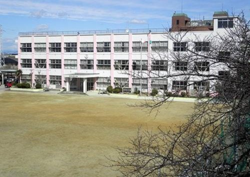 【小学校】清須市立新川小学校まで1031ｍ
