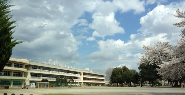 【小学校】館林市立第六小学校まで392ｍ