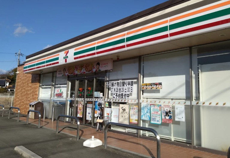 【コンビニエンスストア】セブンイレブン桐生新里町元宿店まで2674ｍ