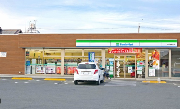 【コンビニエンスストア】ファミリーマート　太田木崎町店まで650ｍ