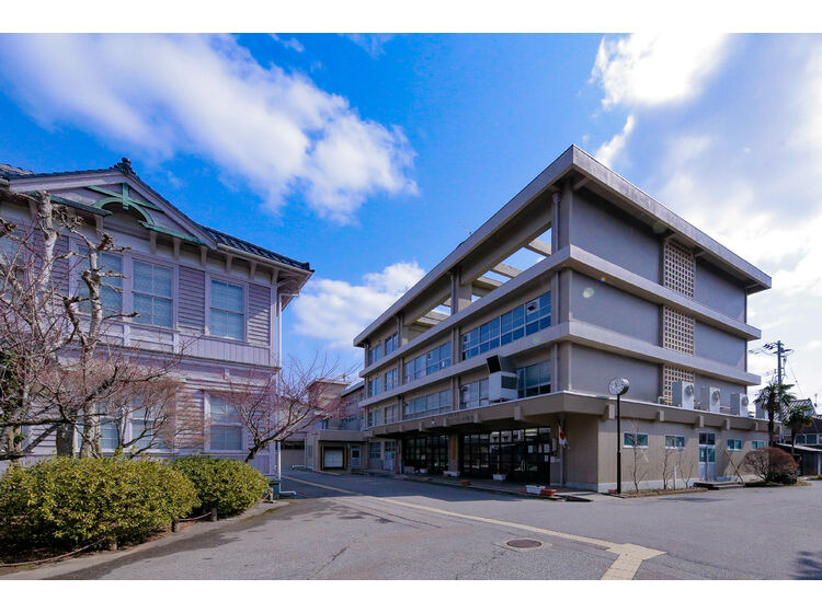 【中学校】紫錦台中学校まで1023ｍ