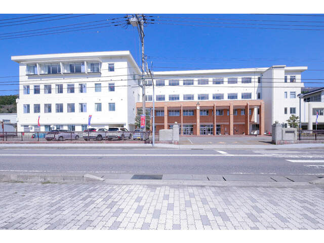 【中学校】鶴来中学校まで1074ｍ