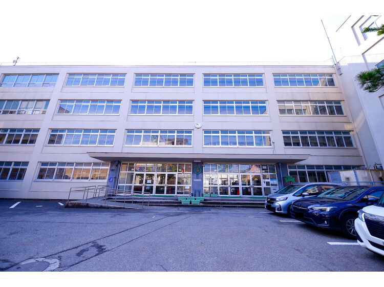 【小学校】小坂小学校まで419ｍ