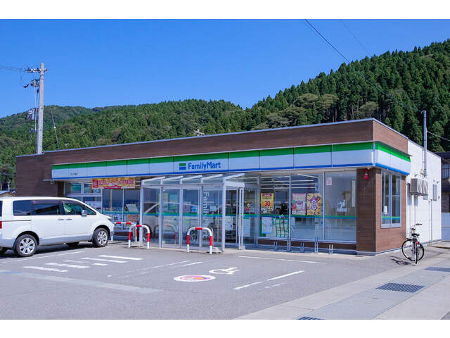 【コンビニエンスストア】ファミリーマート　白山月橋店まで1588ｍ