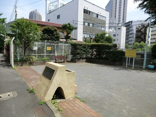 【公園】飯倉雁木坂児童遊園まで765ｍ