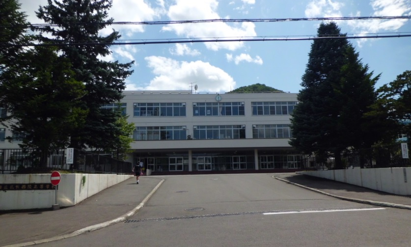 【高校】北海道札幌西陵高校まで990ｍ