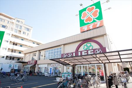 【スーパー】ライフ　東尾久店まで880ｍ