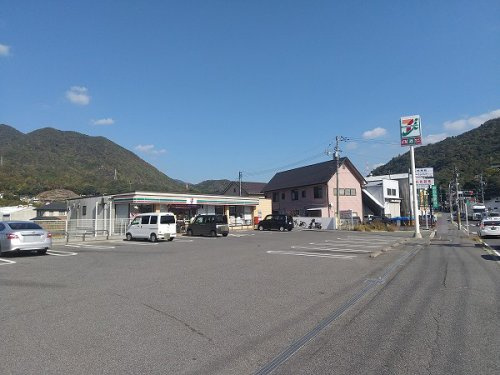 【コンビニエンスストア】セブンイレブン　広島上深川町店まで389ｍ