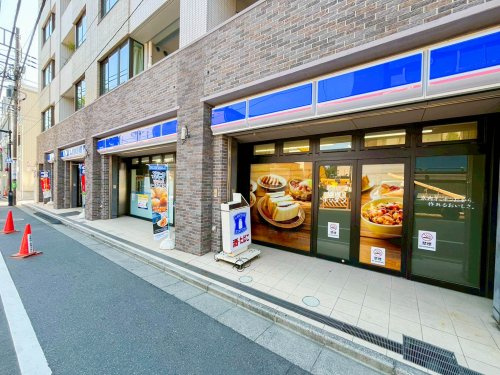 【コンビニエンスストア】ローソン　渋谷初台一丁目店まで149ｍ
