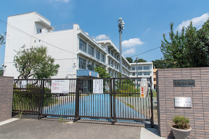 【小学校】福生市立福生第七小学校まで214ｍ