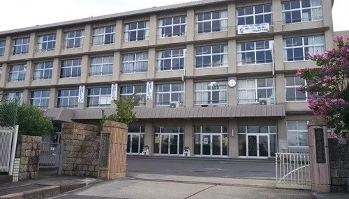 【中学校】大津市立打出中学校まで906ｍ