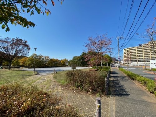 【公園】小山多摩境公園まで84ｍ