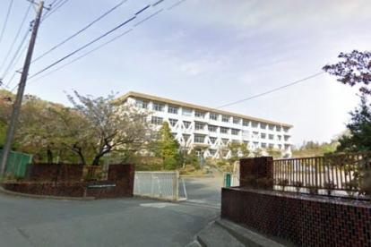 【小学校】由木西小学校まで848ｍ