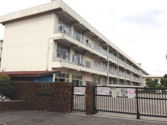 【小学校】鶴の台小学校まで682ｍ