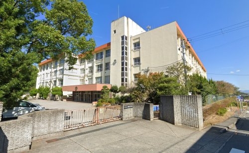 【中学校】和歌山市立楠見中学校まで1483ｍ