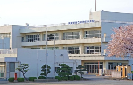 【小学校】伊勢崎市立境剛志小学校まで2200ｍ
