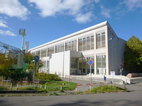 【スポーツ施設】小樽市総合体育館まで821ｍ